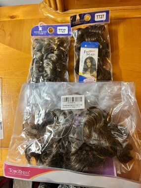 FreeTress Curly Synthetic Crochet HairBrown (TT27)